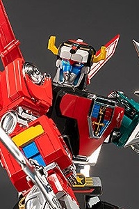 threezero Voltron: Defender of the Universe Robo-michi Voltron (Retro Toy Edition) Action Figure