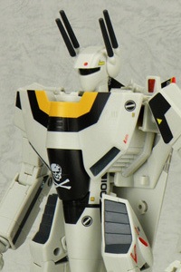 Yamato Toys Macross Series Perfrect Transform VF-1S Roy Fokker Unit with Optional Parts 1/60 Action Figure