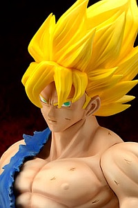 X PLUS Gigantic Series Dragon Ball Z Super Saiyan Son Goku (Damage Ver.) PVC Figure